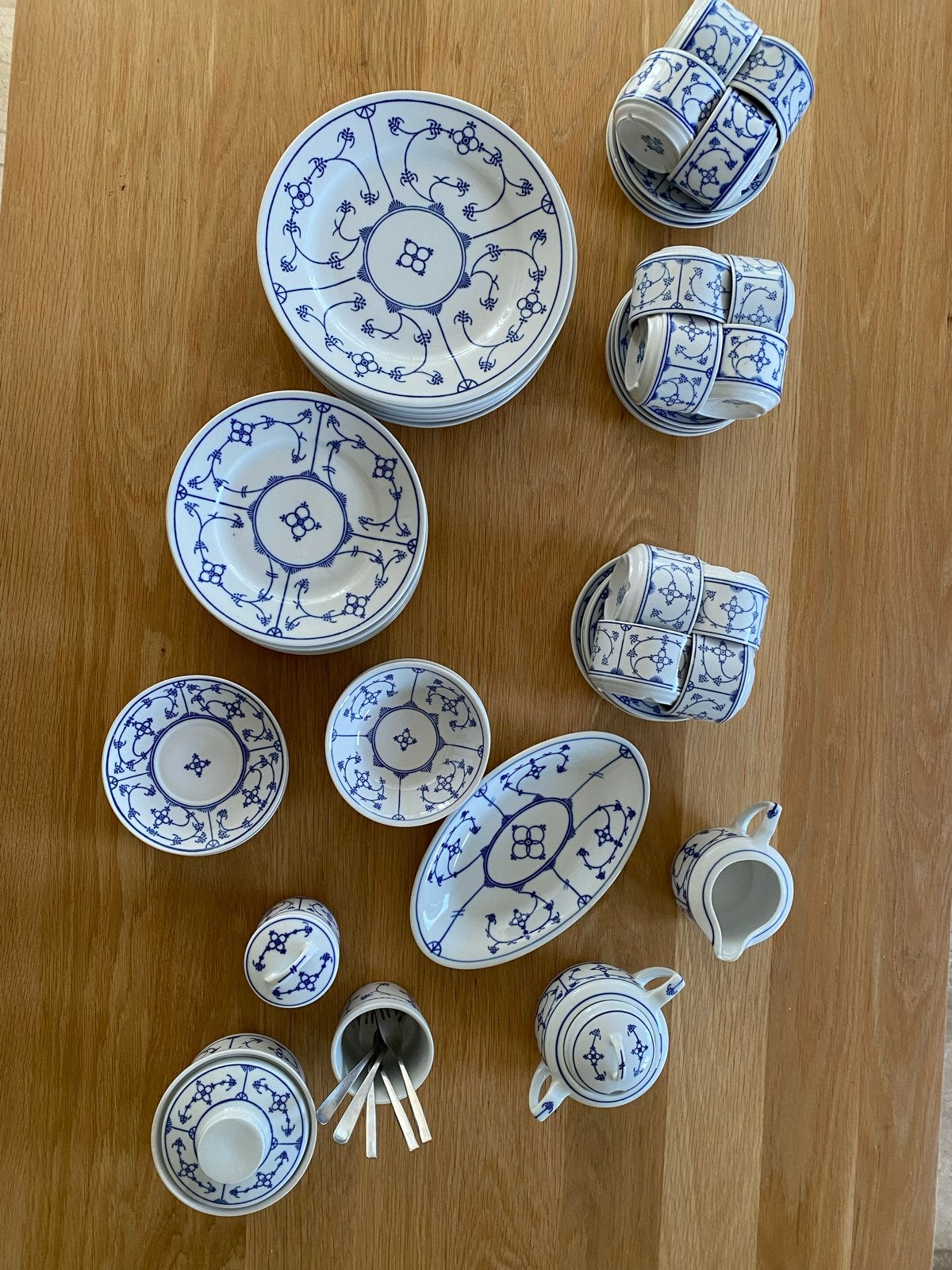 Jäger Eisenberg Original Blau Saks servies (60) + tafelkleed, Ophalen