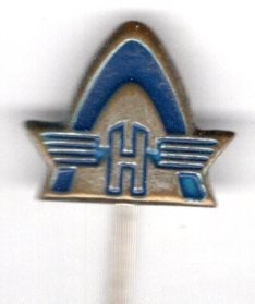 HANOMAG blauw op zilverkleurig tractor speldje ( D_236a), Ophalen of Verzenden, Nieuw, Transport, Speldje of Pin