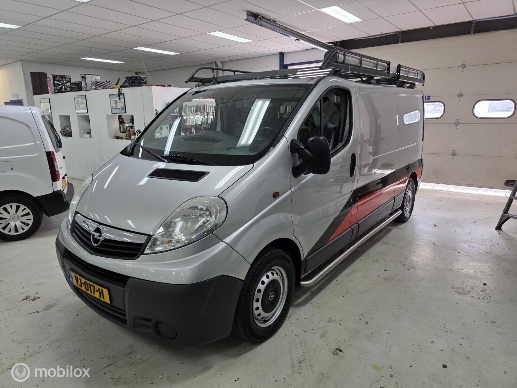 Opel Vivaro 2.0 CDTI L2H1 Airco Cruise Imperiaal, Euro 5, 4 cilinders, 2000 kg, 1723 kg