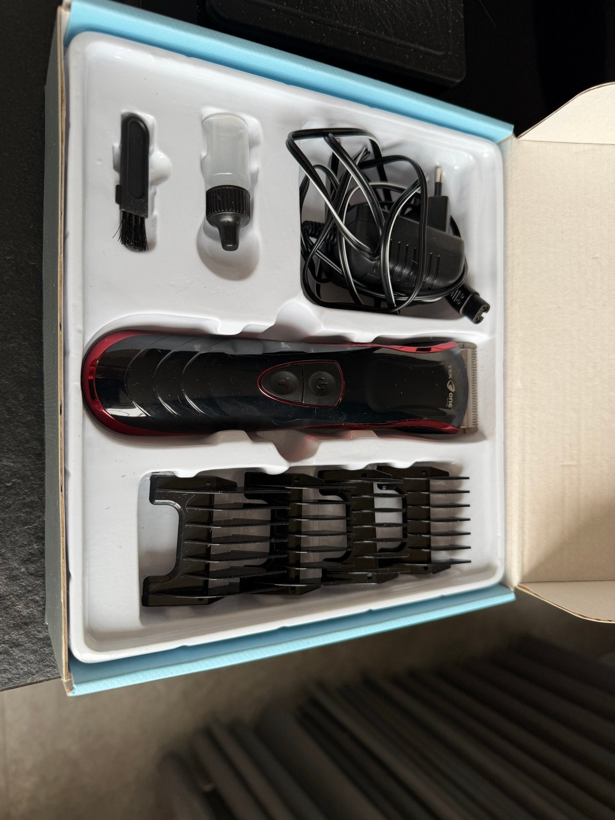 Tondeuse met 4 opzetkammen - Tek One Technology, Ophalen of Verzenden, Nieuw, Scheren en Epileren