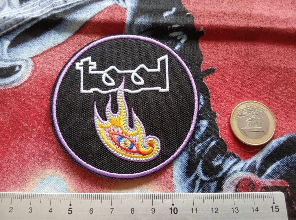 Tool erg mooie eyes patch paarse border t20 metal, Verzenden, Nieuw, Kleding