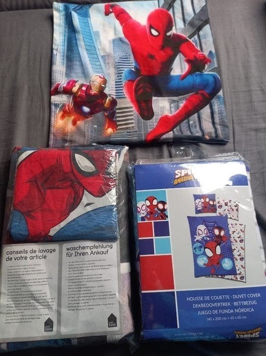 Spiderman dekbedovertrek set (2 stuks) en velours kussenhoes, Kinderen en Baby's, Kinderkamer | Beddengoed, Ophalen of Verzenden