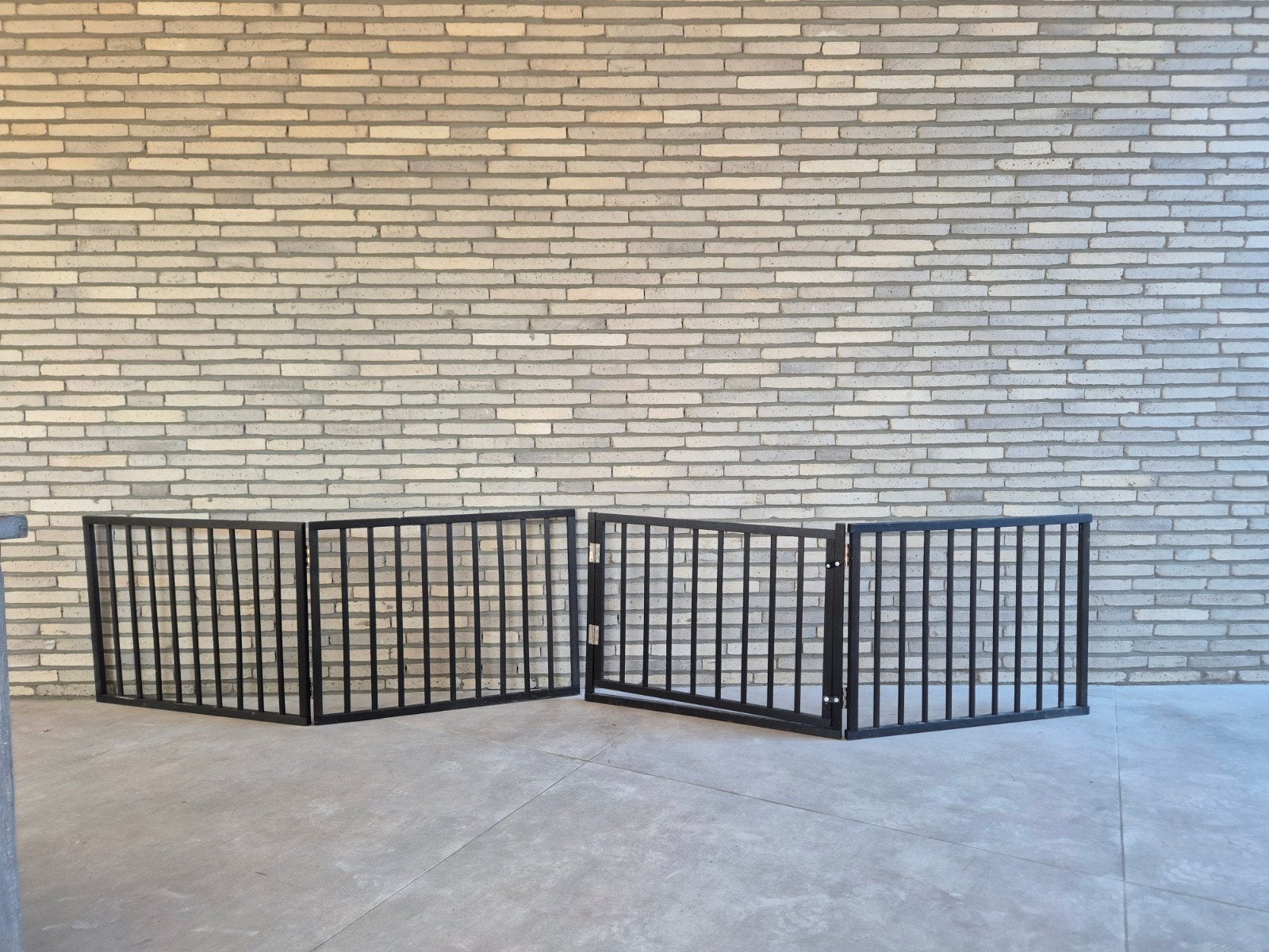 Zwart hondenrek/loopren met deur - 4 panelen van 80 cm, Ophalen of Verzenden, Gebruikt