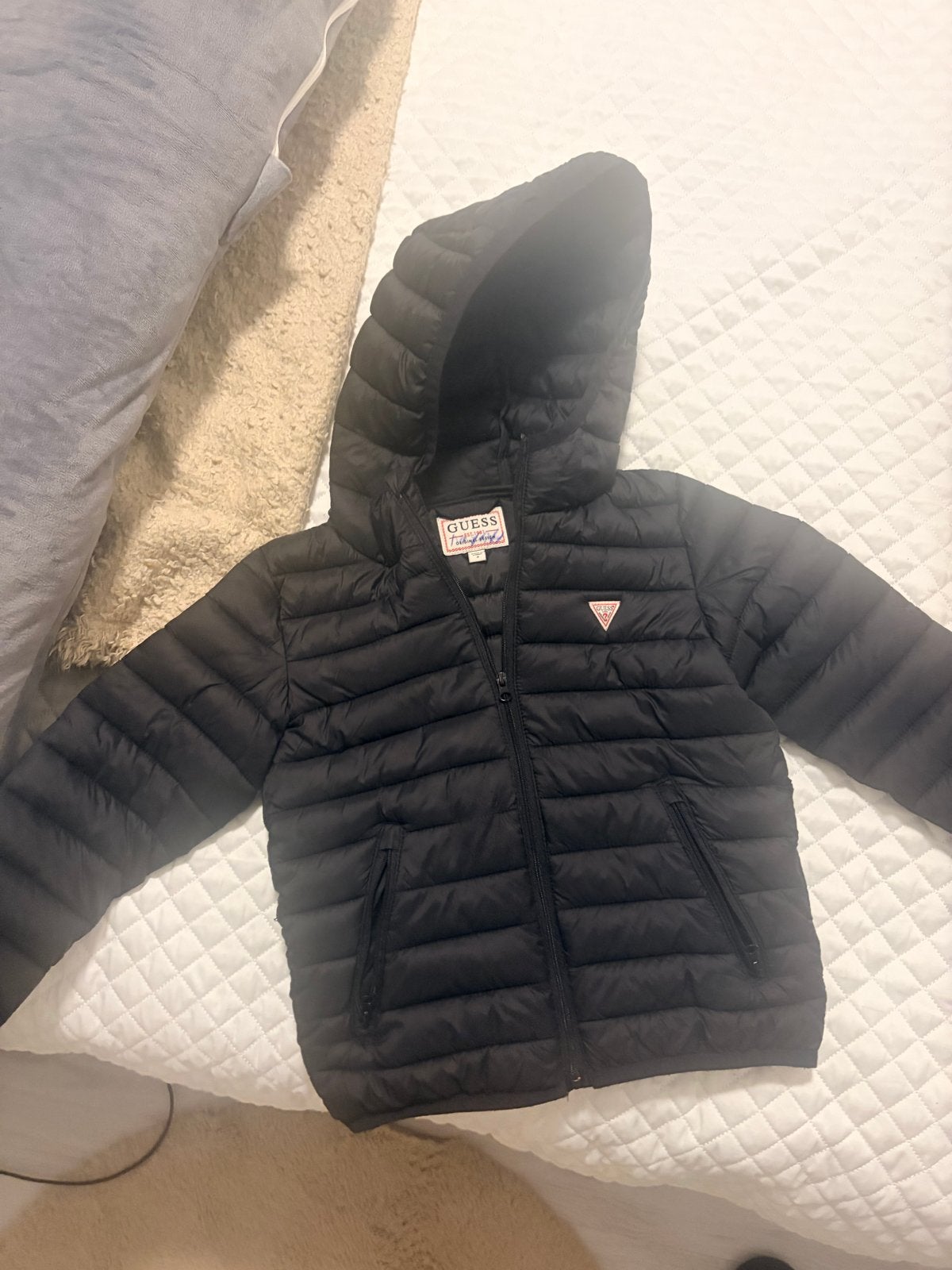 Guess Kinderjas Zwart - Ideaal voor de Lente - Maat 5 jaar, Kinderen en Baby's, Ophalen, Zo goed als nieuw, Jongen of Meisje