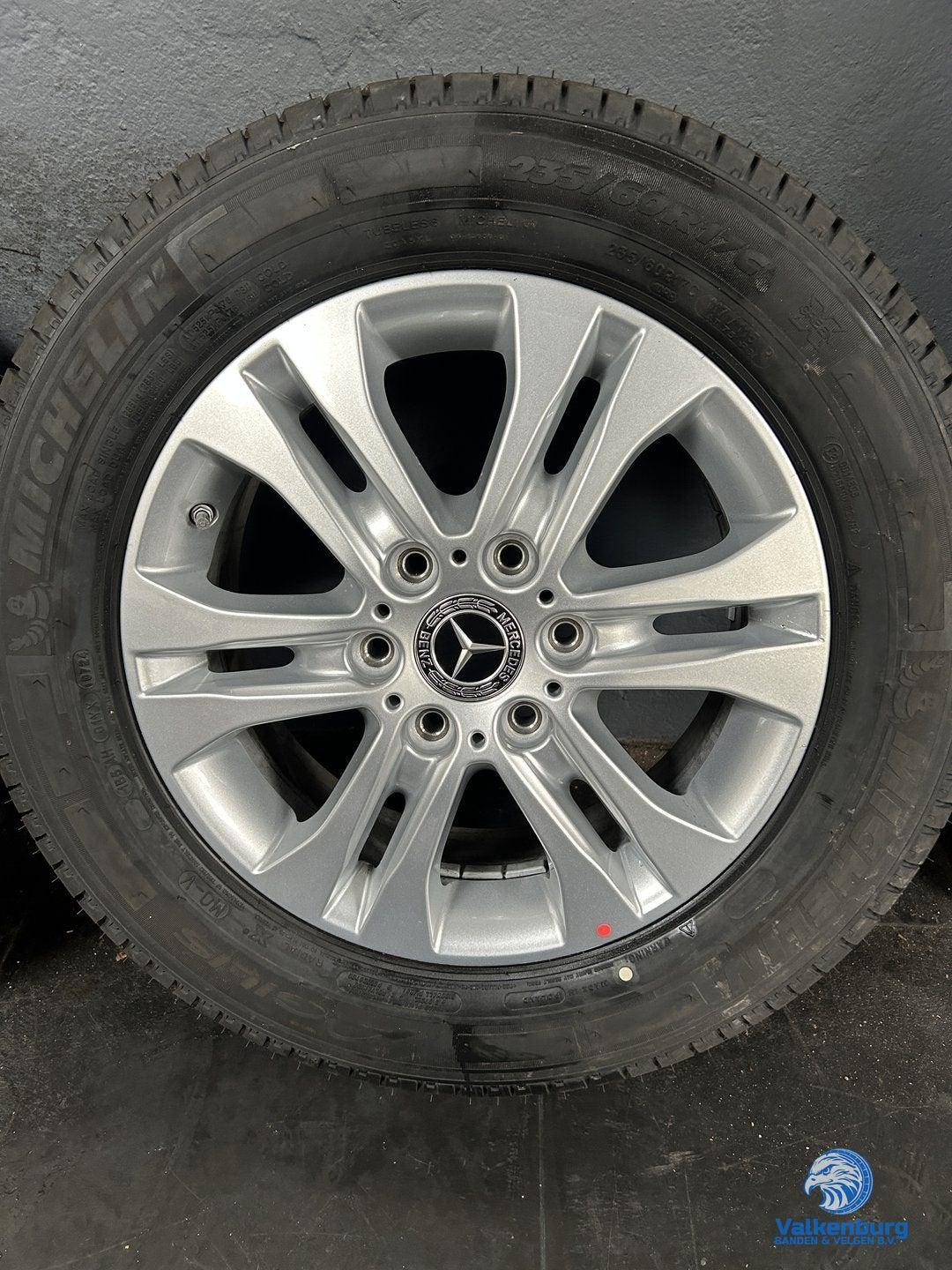 Nieuwe originele Mercedes Sprinter B907 B910 17 inch velgen, Auto-onderdelen, Bestelwagen, -, -, Banden en Velgen