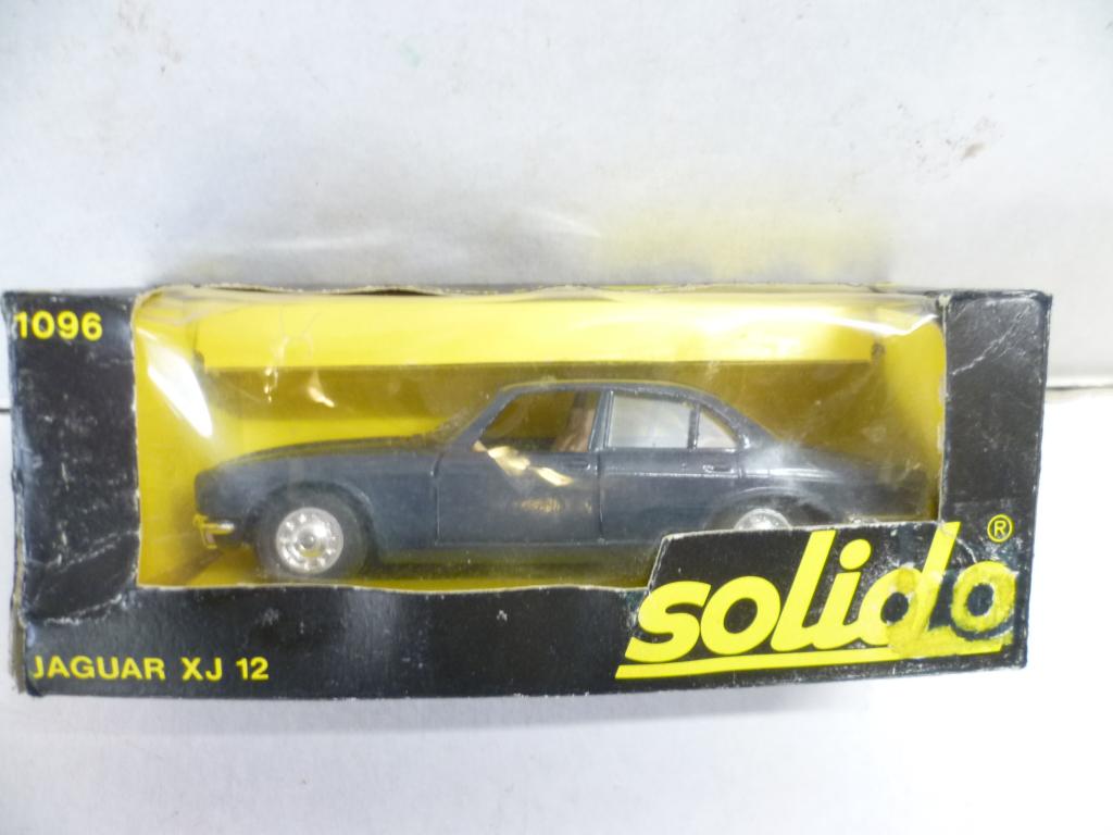 Solido nr 1096 Jaguar XJ12 donkerblauw 1:43 modelauto., Ophalen of Verzenden, Nieuw, Auto, Solido