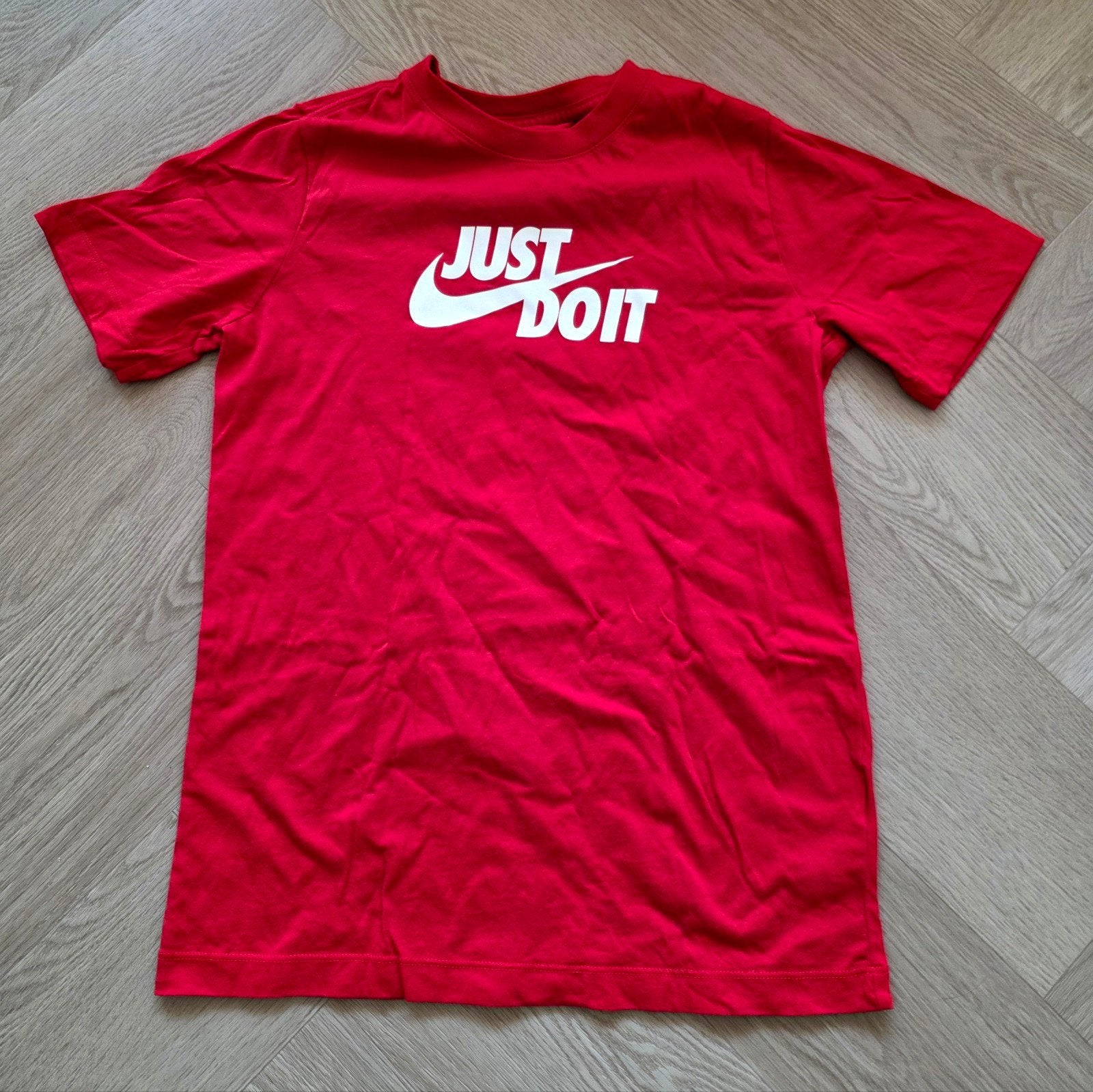 Nike Just Do It T-shirt Rood, Ophalen of Verzenden, Zo goed als nieuw, Shirt of Longsleeve, Nike