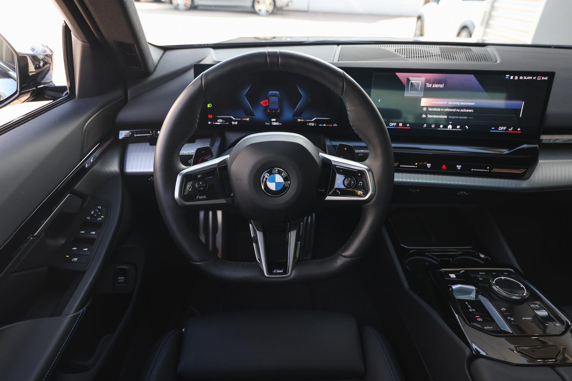 BMW 5 Serie 520i M Sport Automaat / Panoramadak / Adaptieve, Achterwielaandrijving, Gebruikt, Zwart, Origineel Nederlands