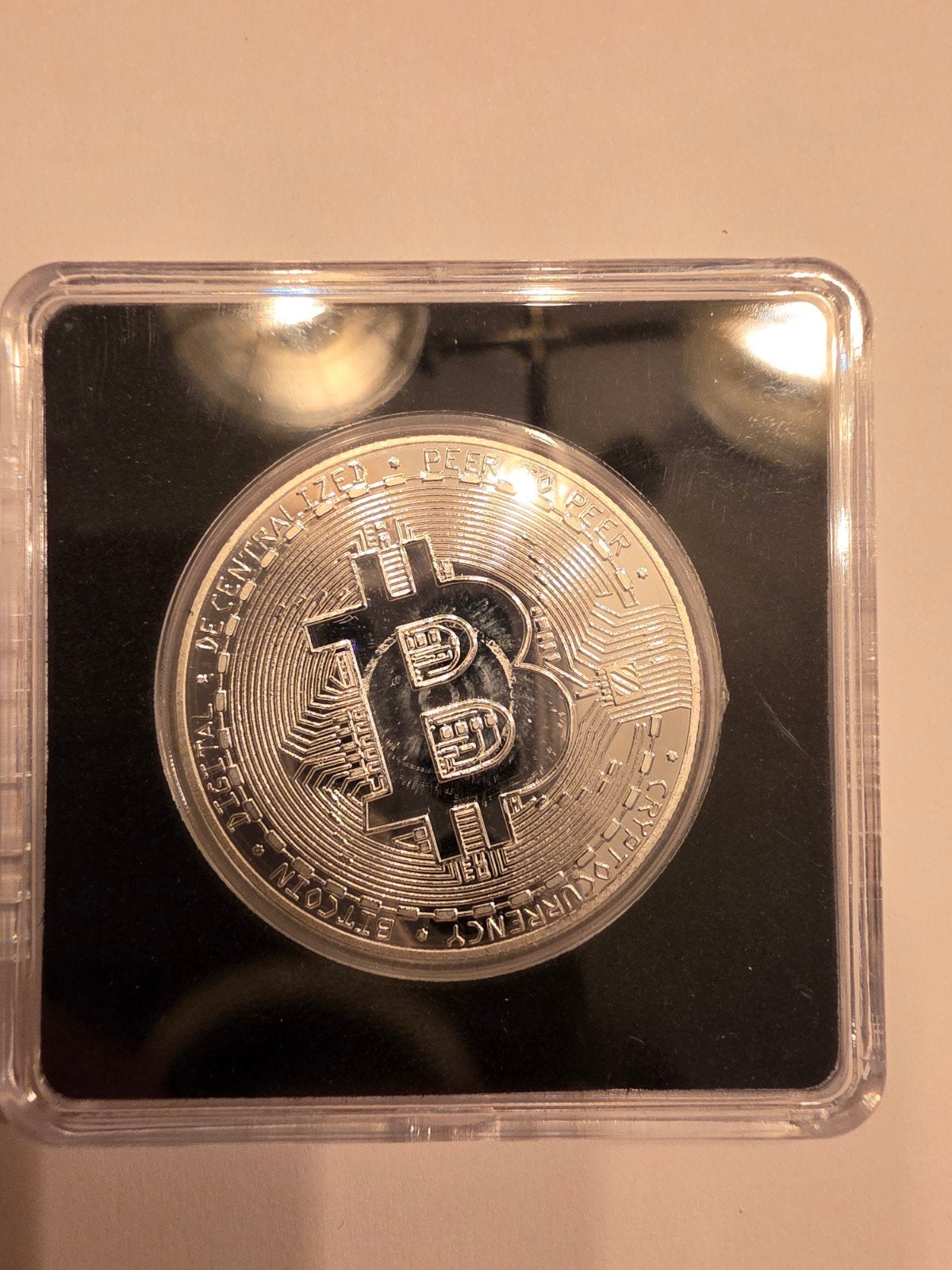 Zilverkleurige Bitcoin Herdenkingsmunt in Capsule, Ophalen of Verzenden, Zilver