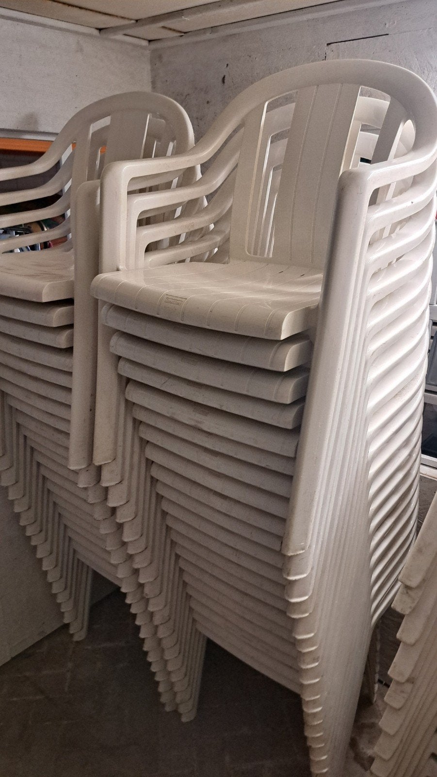 Partij van 40 stapel / terrasstoelen van het merk GROSFILLEX, Tuin en Terras, Tuinstoelen, Ophalen, Gebruikt, Kunststof, Stapelbaar