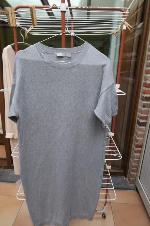 Kleedje grijs tricot Vince mt 38-40, Kleding | Dames, Maat 38/40 (M), Ophalen of Verzenden, Zo goed als nieuw, Knielengte