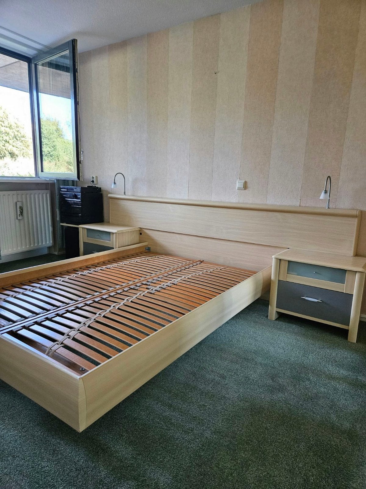 Bed 140x200 met ombouw en bijpassende kledingkast, Ophalen, Tweepersoons, Hout, 140 cm