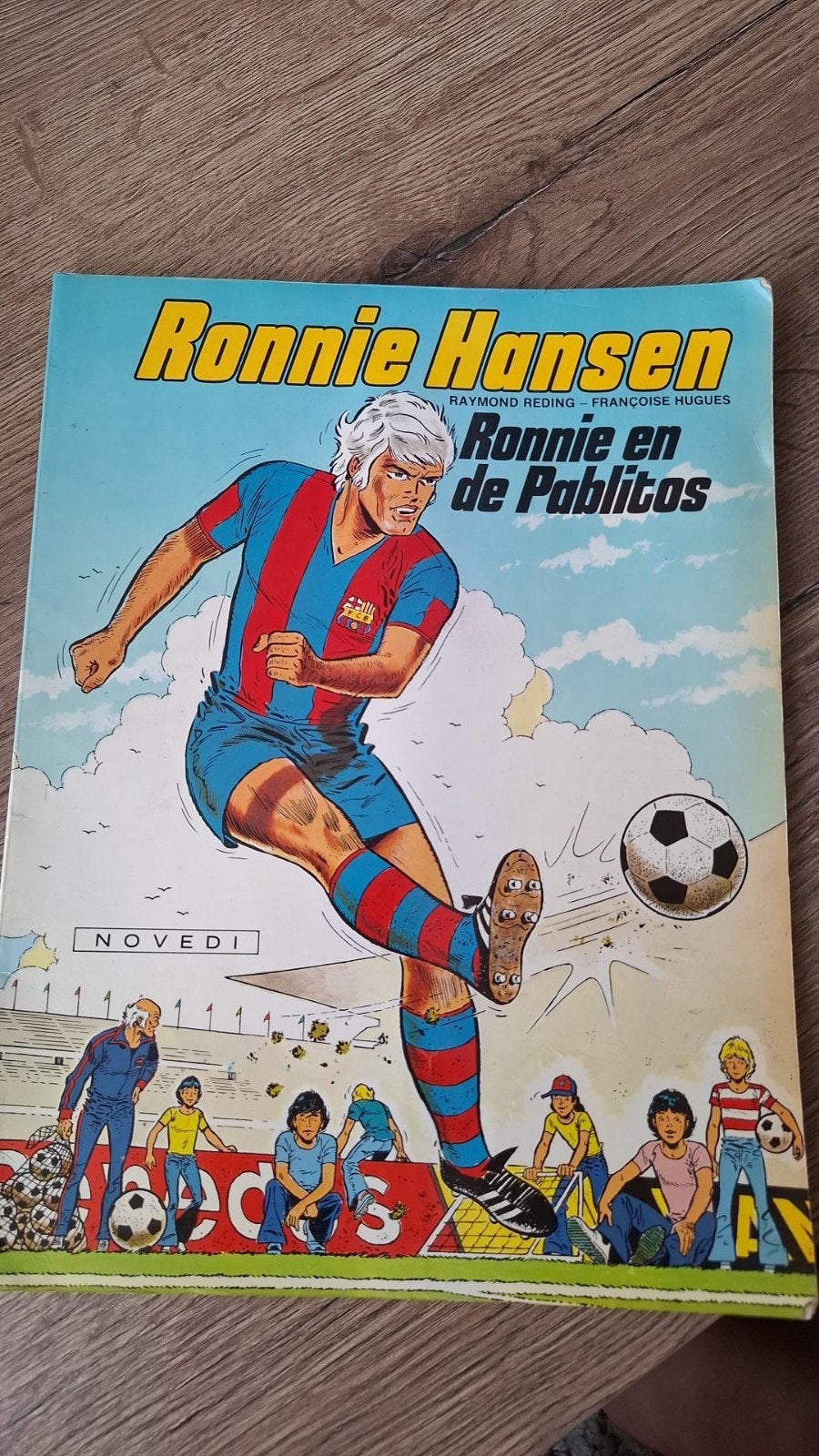 Ronnie Hansen - Ronnie en de Pablitios - Voetbalstripboek, Eén stripboek, Ophalen, Gelezen