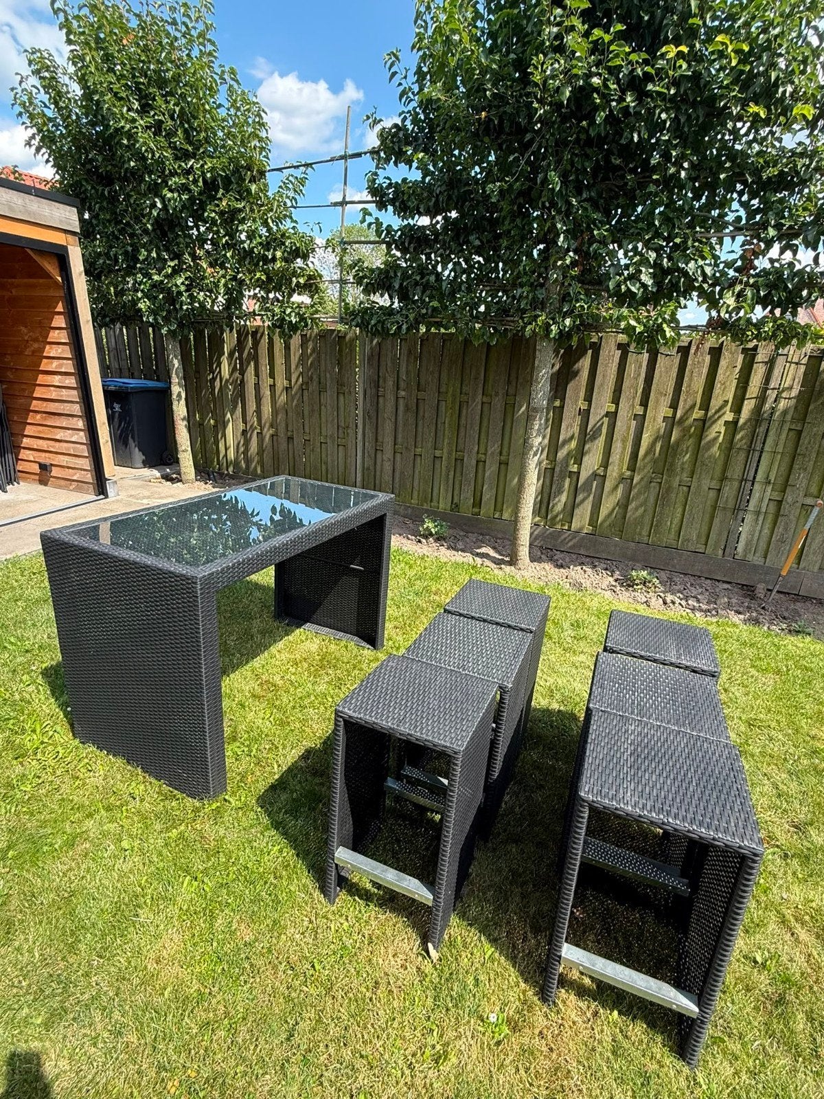 Wicker tuinset met glazen tafel en 6 krukken, Ophalen, 6 zitplaatsen, Zo goed als nieuw, Tuinset