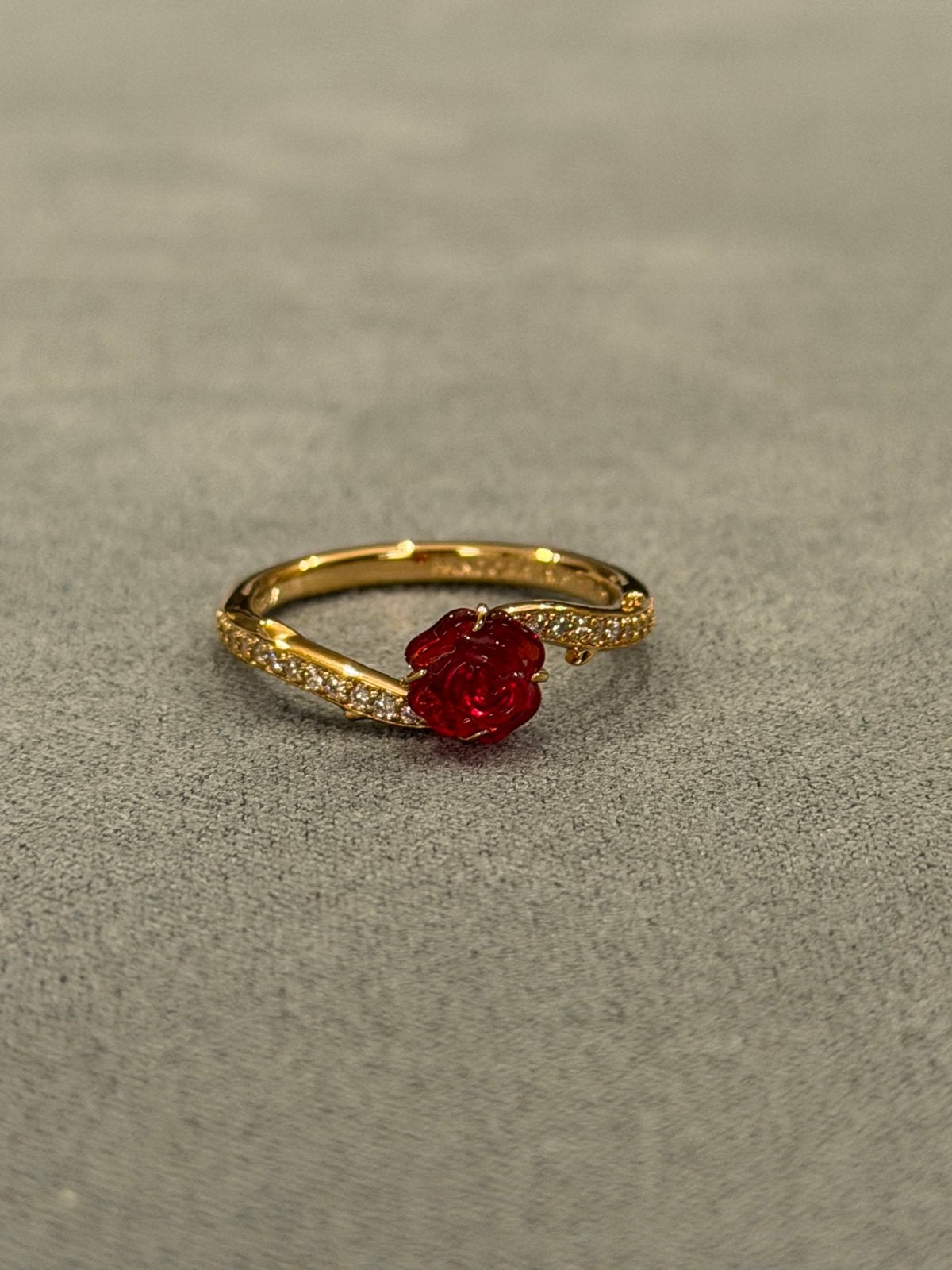 Pandora Disney Belle's Roos Ring Goudkleurig met Zirkonia, Ophalen of Verzenden, Zo goed als nieuw, 17 tot 18, Met edelsteen