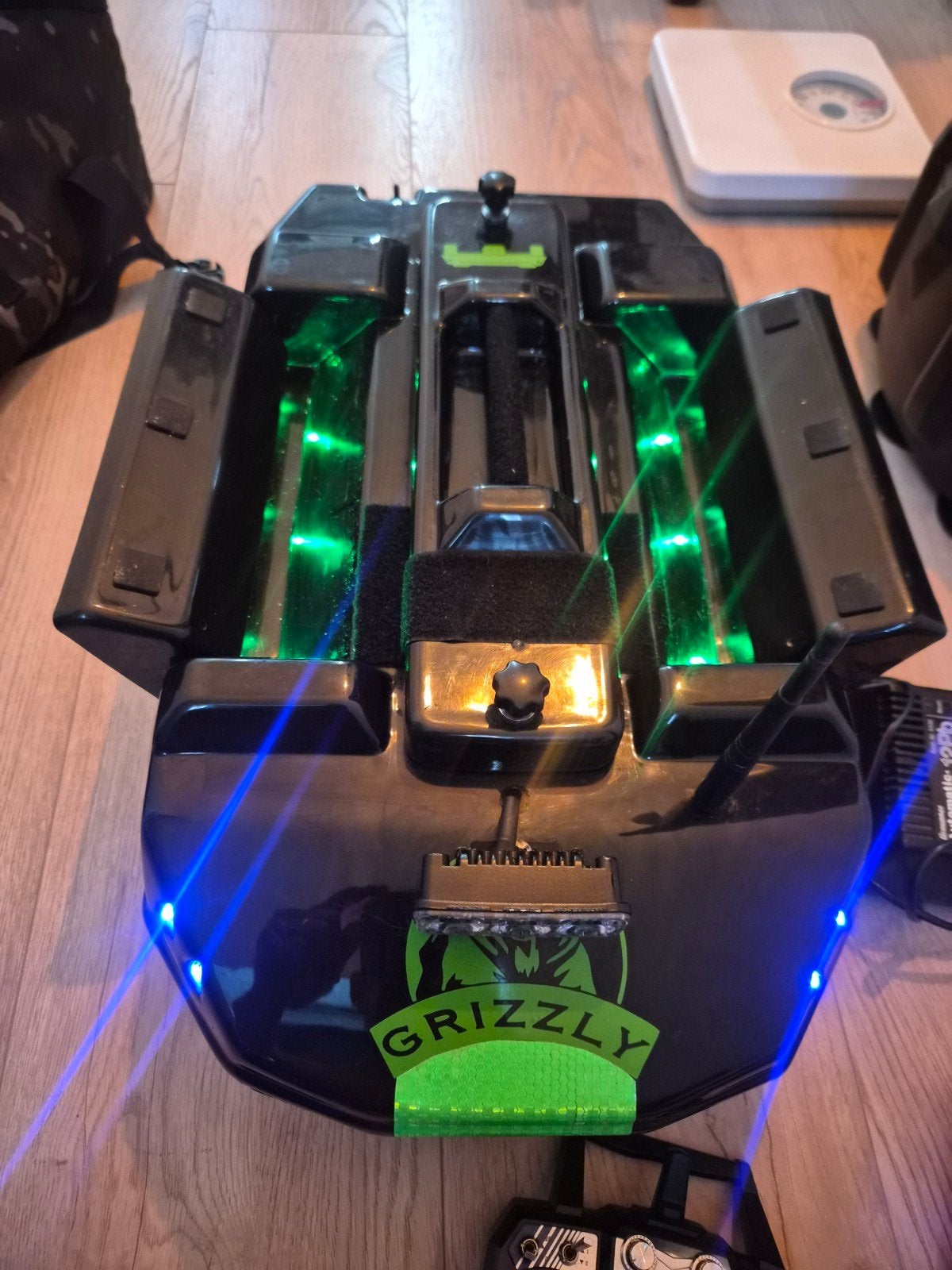 nette voyager nexus voerboot met rf15 fishfinder, Ophalen, Gebruikt, Overige typen