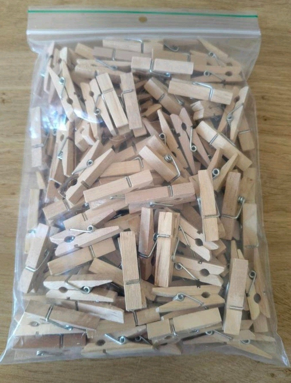118 Kleine houten wasknijpers*kaarten*baby kleertjes lijn, Ophalen of Verzenden, Nieuw