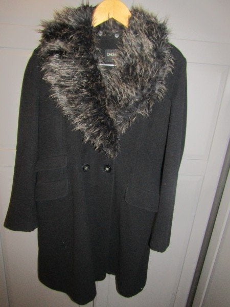 G391 Damo 42 wintermantel zwart taupe scheerwol fake fur, Kleding | Dames, Jassen | Winter, Verzenden, Zwart, Maat 42/44 (L), Zo goed als nieuw