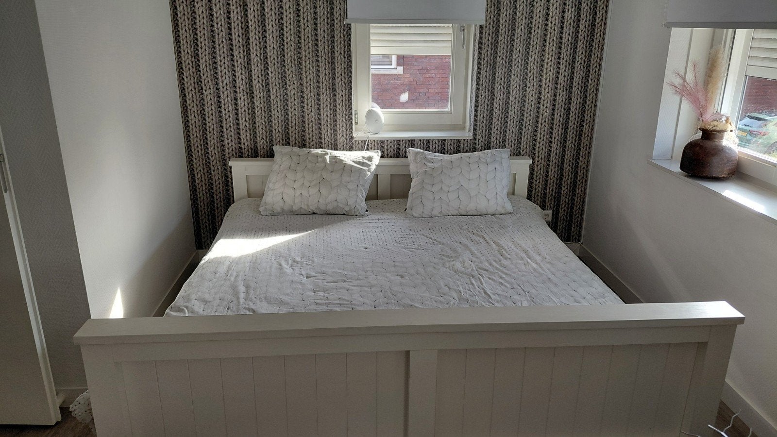 Wit tweepersoonsbed met hoofdbord en voetbord, Wit, Tweepersoons, Ophalen of Verzenden, Zo goed als nieuw
