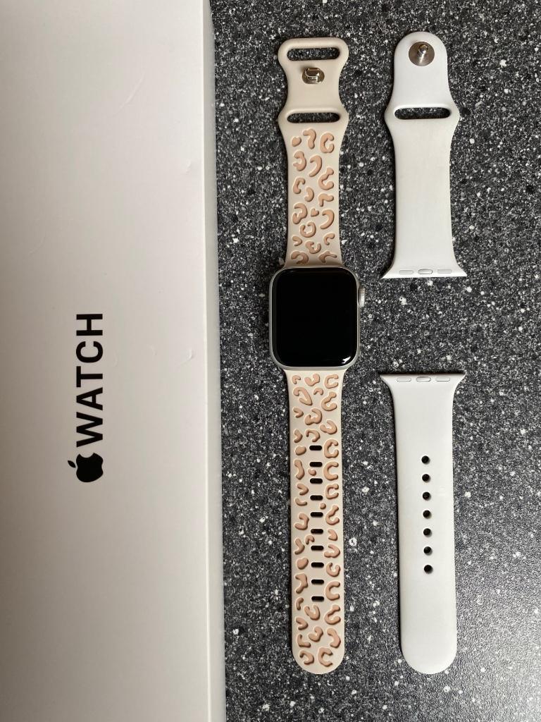 Apple Watch SE 2022 (2nd Gen) Zilver 40mm (3 jaar oud), Sieraden, Tassen en Uiterlijk, Smartwatches, Apple Watch ⌚️, IOS, Ophalen of Verzenden