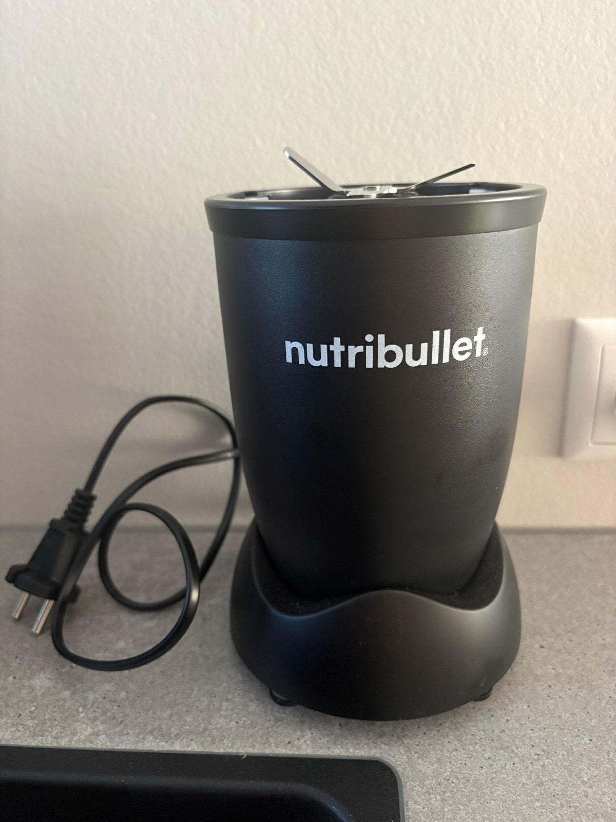 Nutribullet Blender met 2 bekers en 2 deksels, Ophalen of Verzenden, Zo goed als nieuw, Vaatwasserbestendig, Minder dan 1 liter
