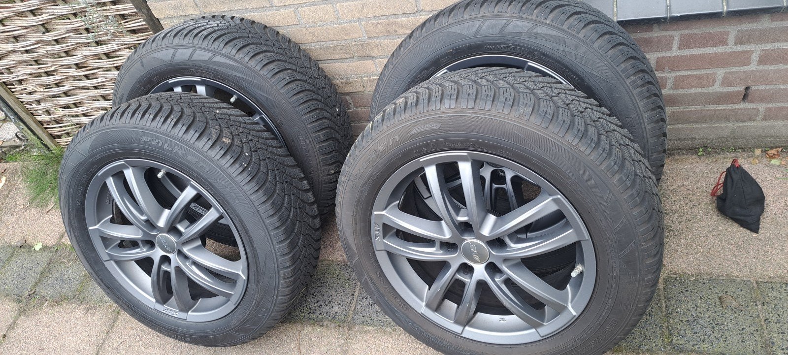 Winterbanden Falken 215/60R17 met ATS velgen, Auto-onderdelen, Ophalen, Banden en Velgen, 17 inch, Winterbanden