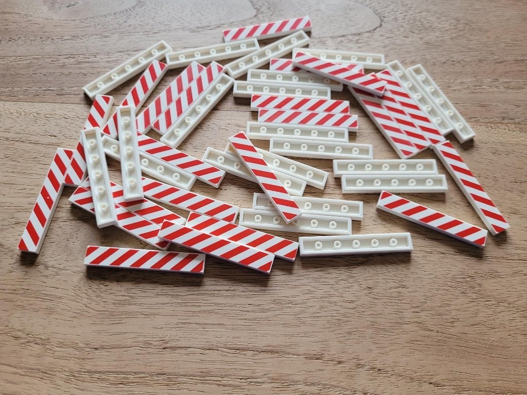 Partij J786=50x Nieuwe Lego tegels met strepen