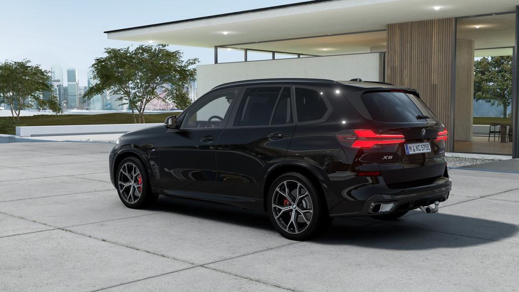 BMW X5 xDrive50e M Sport Automaat / Panoramadak Sky Lounge /, Auto's, BMW, Automaat, 2395 kg, Zwart, Leder