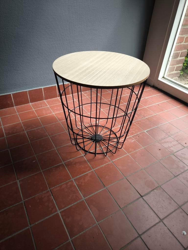 Stijlvolle bijzettafel met draadmand en houten blad, Minder dan 45 cm, Minder dan 55 cm, Modern, Industrieel, Rond