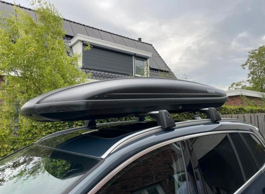 Dakkoffer Thule Spirit 820 (480 liter) te huur, Ophalen, Zo goed als nieuw