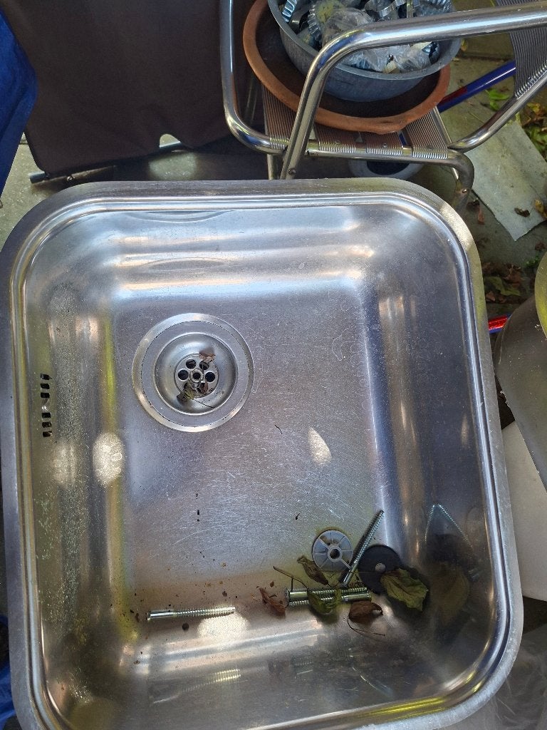 Twee spoelbaken, Ophalen