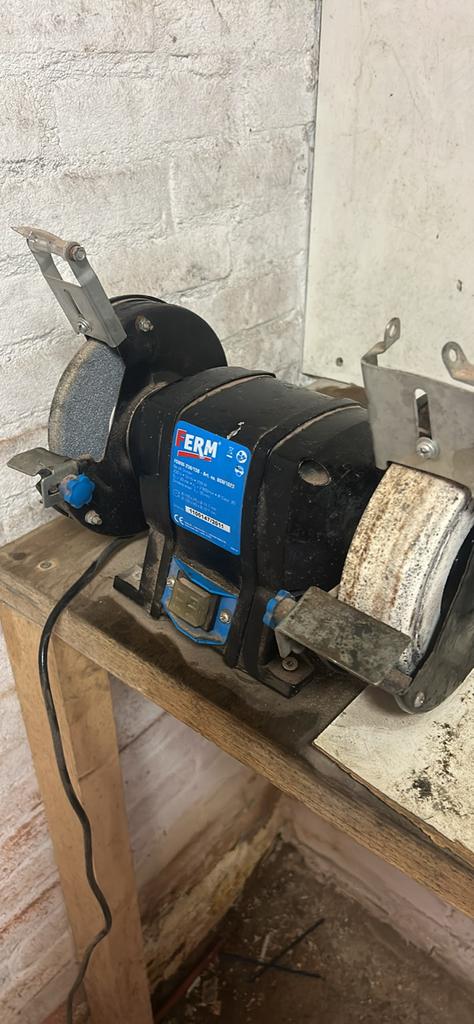 Ferm FSMW-250/150 Werkbankslijpmachine - Krachtig en Betrouw, Ophalen, Gebruikt, Minder dan 700 watt, Werkbankslijpmachine
