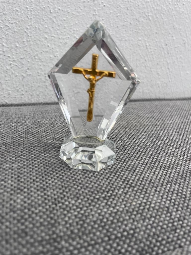 Goud Kruisje op kunststof, Verzenden