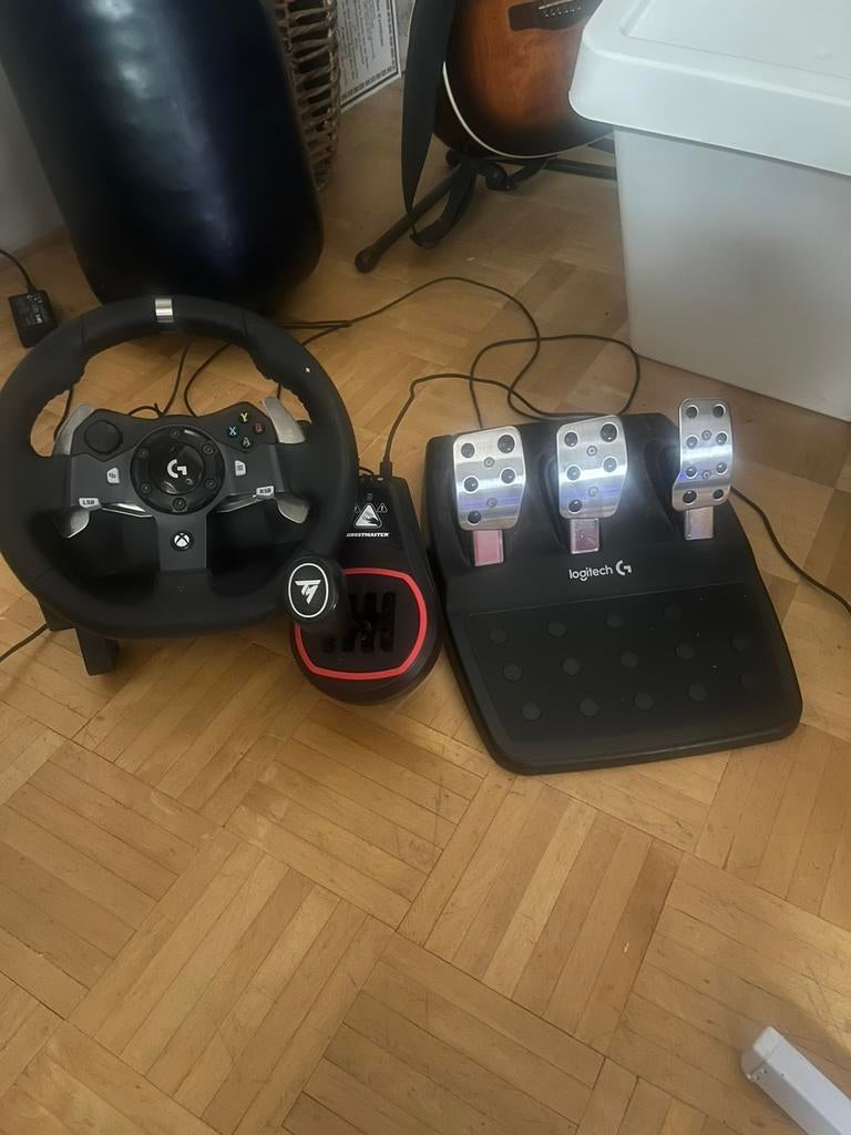 Logitech g920 + thrustmaster shifter, Ophalen, Zo goed als nieuw, Stuurtje of Sportattribuut