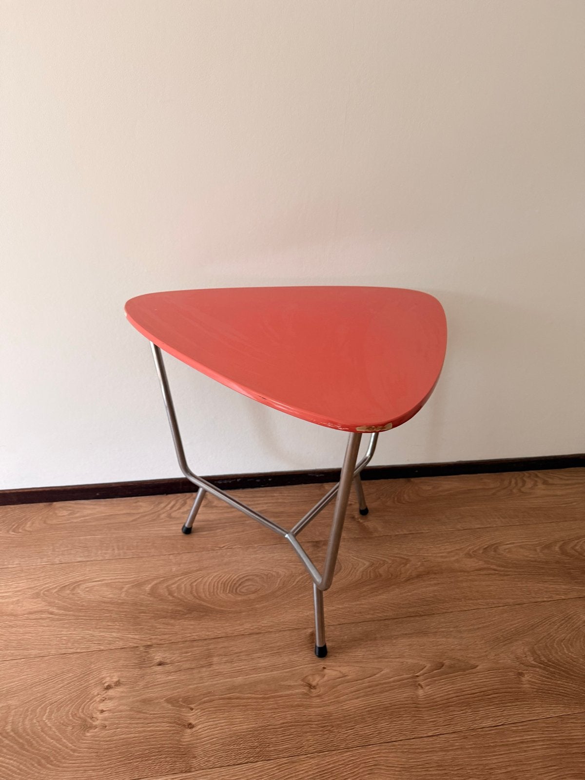 Vintage Auping Rietveld bijzettafel - zalm kleurig, Huis en Inrichting, Tafels | Bijzettafels, Minder dan 55 cm, Gebruikt, Rond