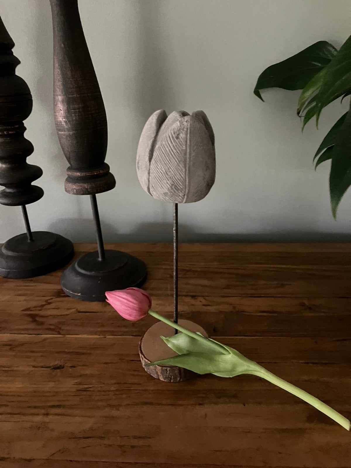 Tulp ( steen) op standaard, Ophalen of Verzenden, Zo goed als nieuw
