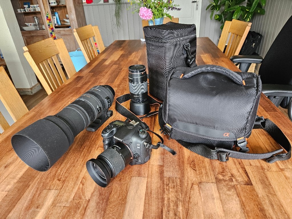 Sony Alpha A68 Spiegelreflexcamera met 3 lenzen en tas, Ophalen, Spiegelreflex, Zo goed als nieuw, Draagriem