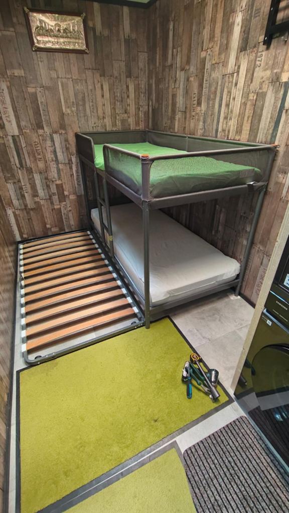 IKEA TUFFING Stapelbed - Donkergrijs, 90x200 cm, Huis en Inrichting, Slaapkamer | Stapelbedden en Hoogslapers, 90 cm, Eenpersoons