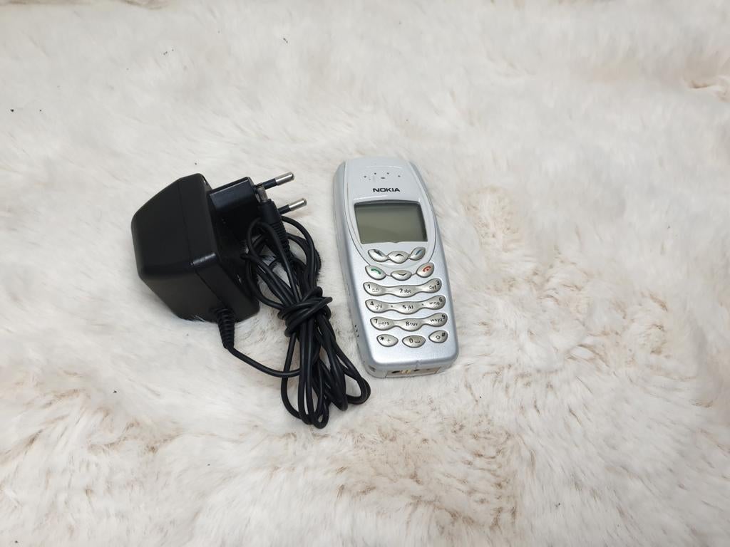 Te koop goede Nokia 3410 met oplader, Overige modellen, Overige kleuren, Geen camera, Ophalen of Verzenden