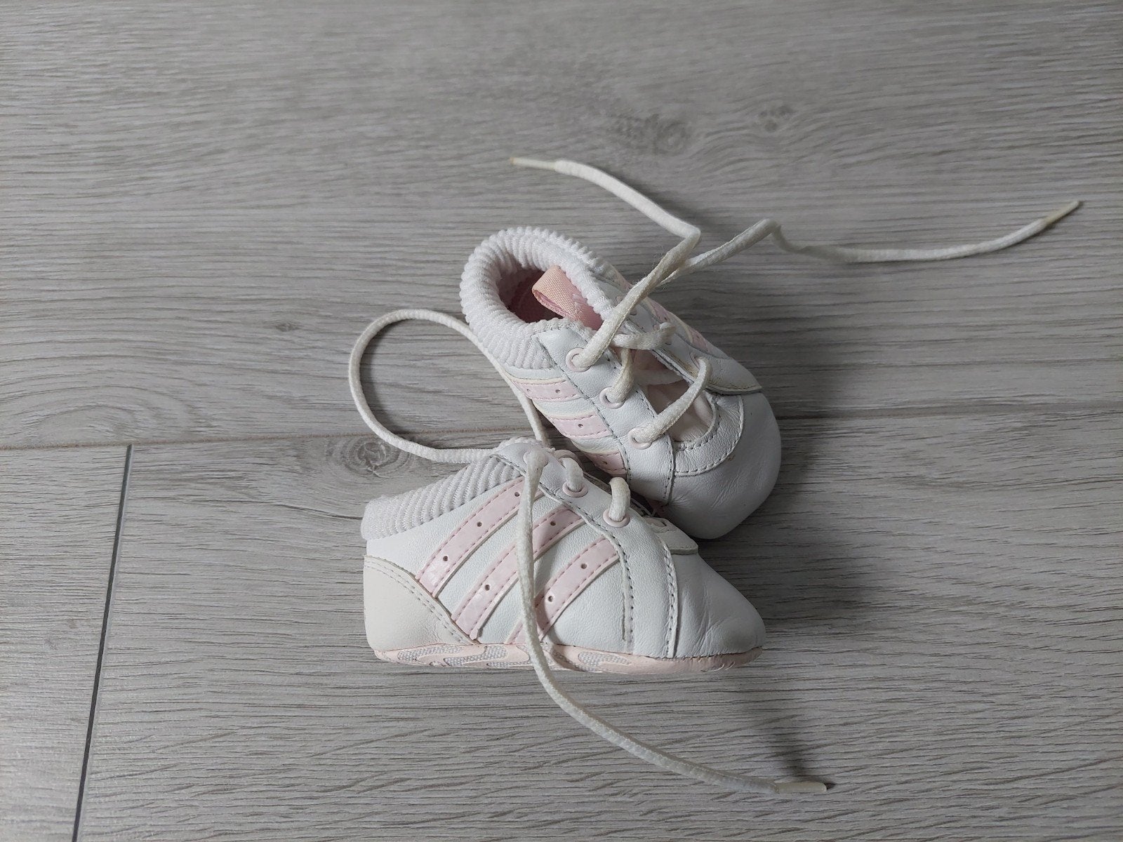 Adidas schoenen maat 17 meisje schoentjes, Schoentjes, Meisje, Ophalen of Verzenden, Zo goed als nieuw