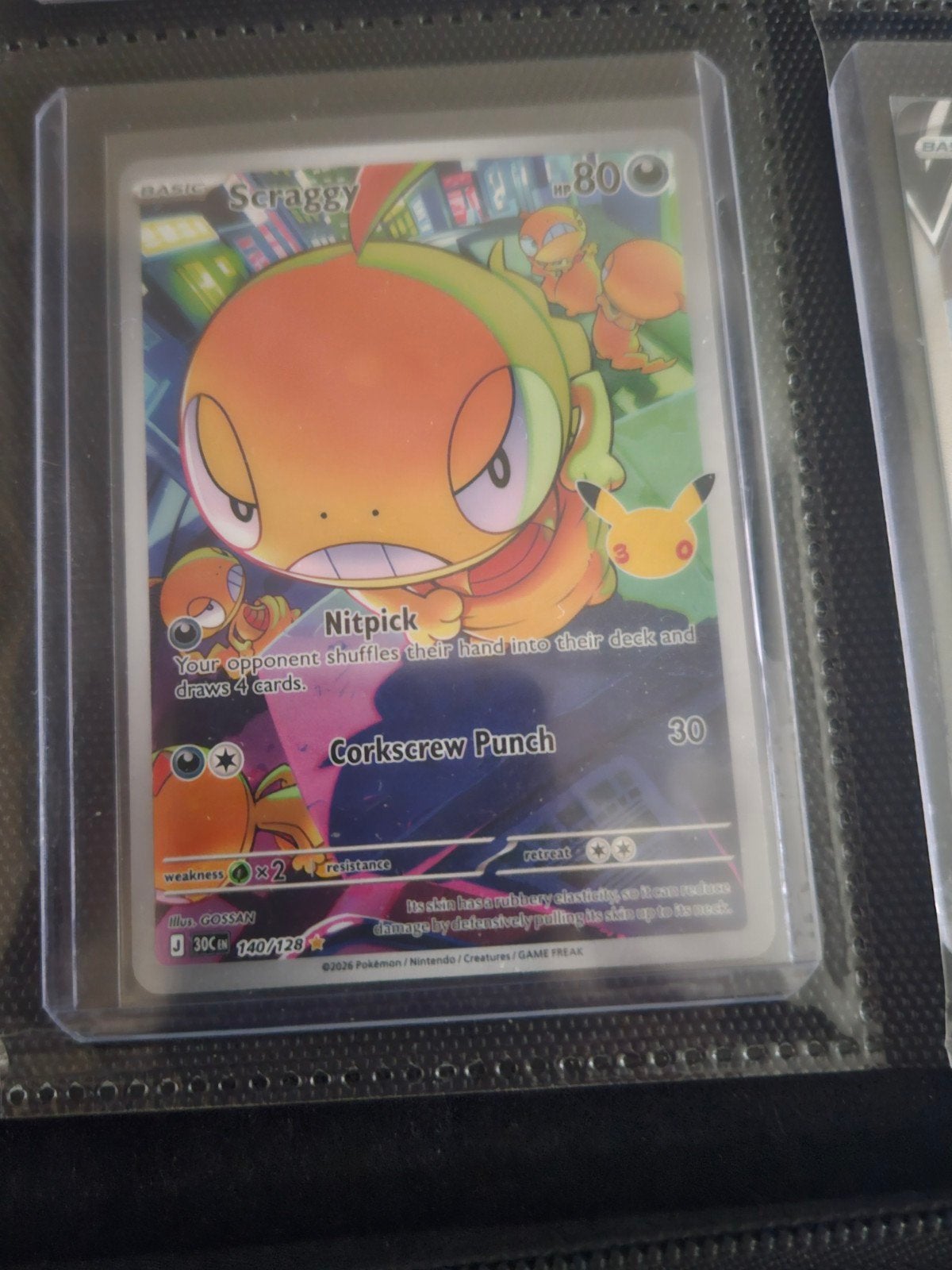 Pokemon Scraggy 140/128 30C 30th Celebration, Ophalen of Verzenden, Zo goed als nieuw, Losse kaart, Foil