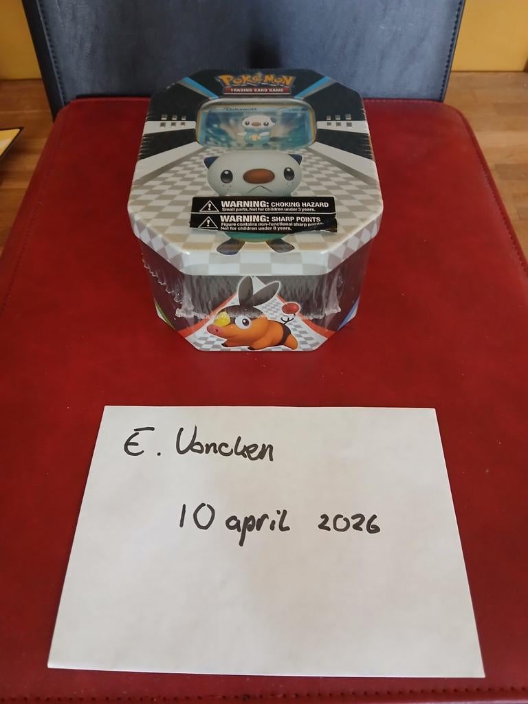 2011 Black & White Sneak-Peek tin: Oshawott tin, Hobby en Vrije tijd, Verzamelkaartspellen | Pokémon, Ophalen of Verzenden, Nieuw