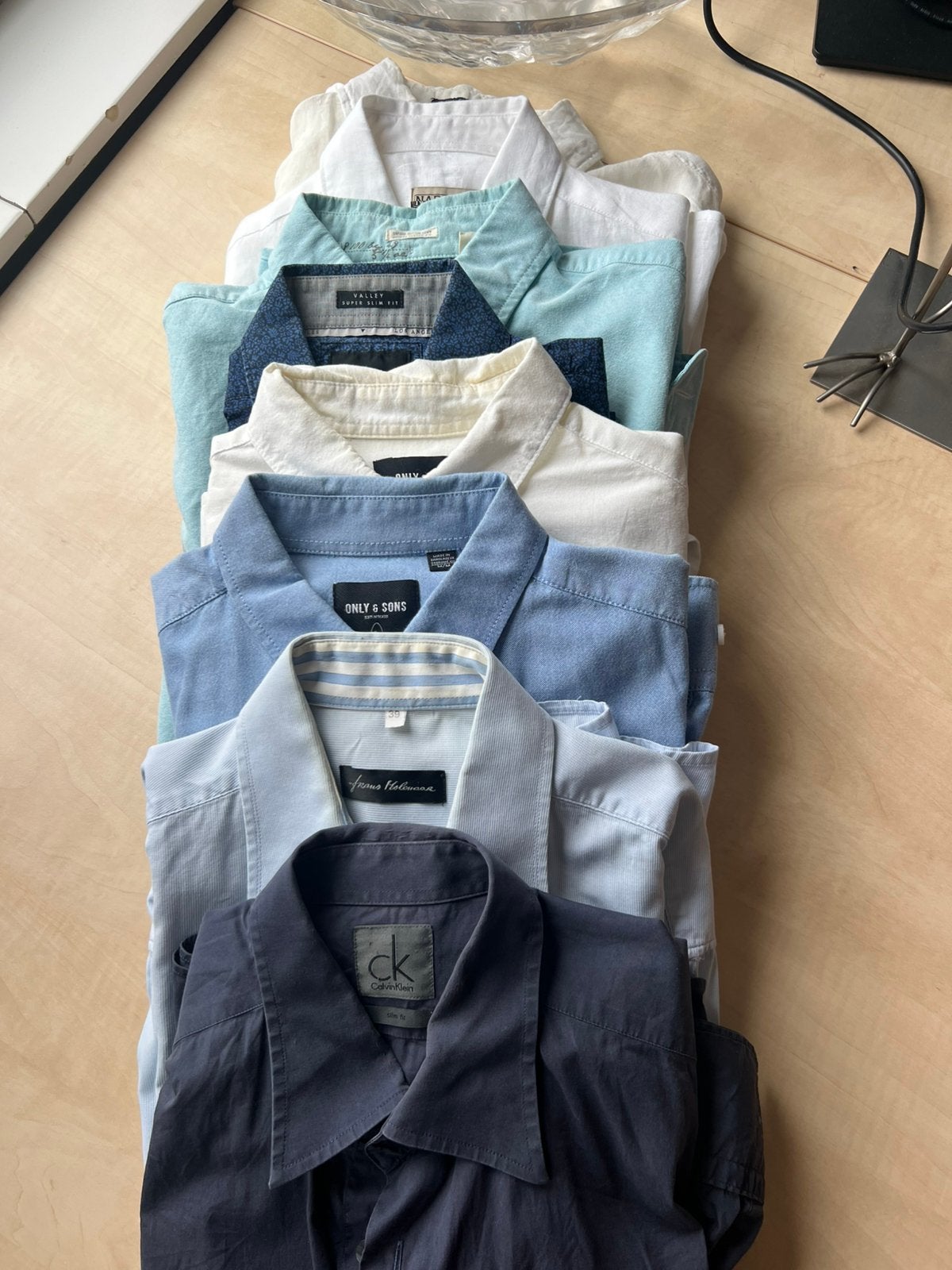 Kastopruiming: 36 hemden (w.o.Versace, Boss, D&G, AJ, Gucci, Kleding | Heren, Heren-kledingpakketten, Ophalen of Verzenden, Zo goed als nieuw