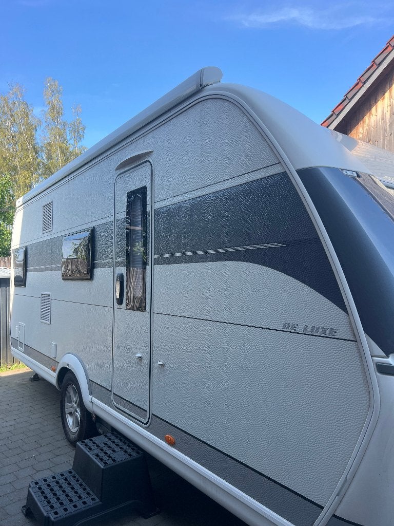 Hobby de Luxe 545KMF - Perfecte staat: airco, mover, luifel, Caravans en Kamperen, Hobby, 7 tot 8 meter, Treinzit, Particulier