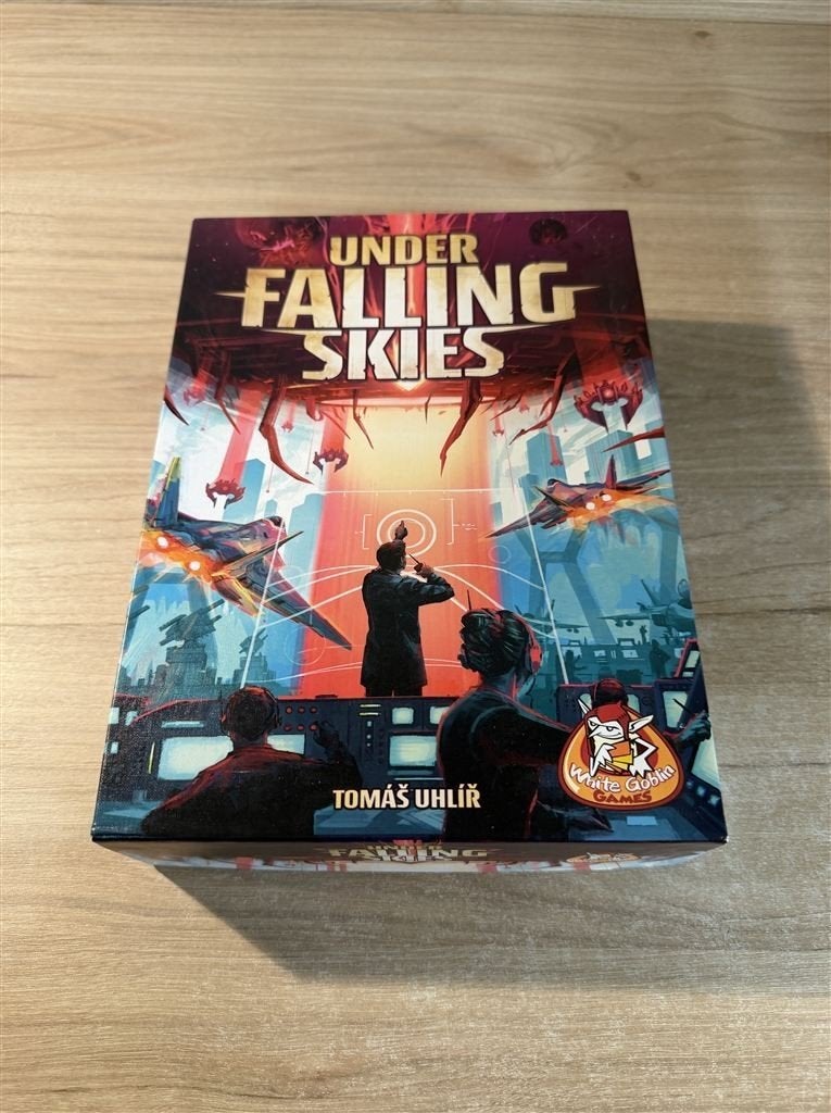 Under falling skies - s6523, Verzenden, Zo goed als nieuw