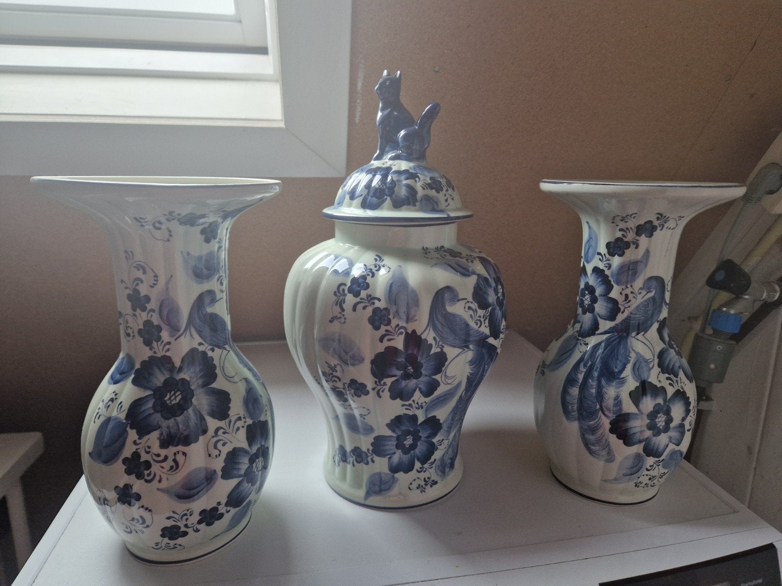 Delfts blauwe vazen en pot met deksel - Set van 3, Antiek en Kunst, Antiek | Vazen, Ophalen