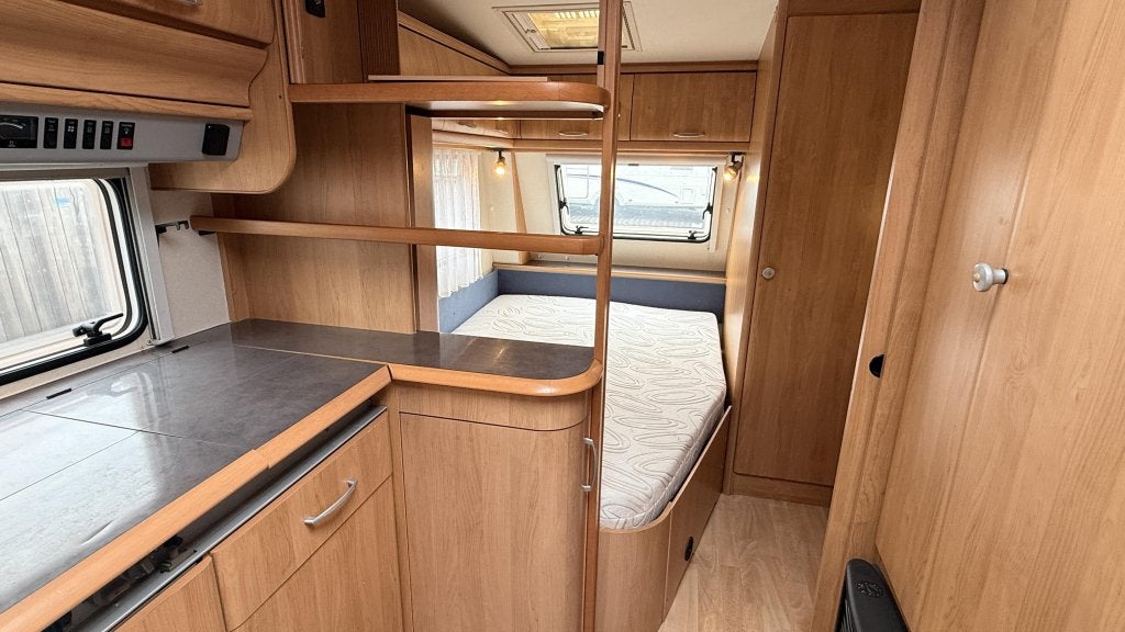 Hobby Excellent 460 UFE bouwjaar 2000 met voortent, Caravans en Kamperen, Schokbreker, Rondzit, Hobby, Bedrijf