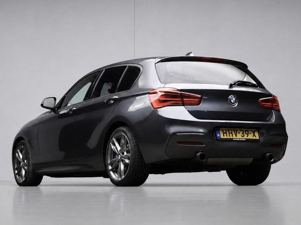 BMW 1-serie M135i xDrive Sport (GROOT NAVI,PDC,MATRIX,STOELV, Gebruikt, Euro 6, 327 pk, Automatische klimaatregeling