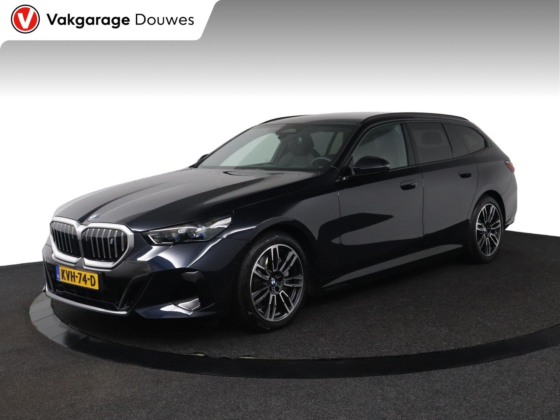 BMW i5 Touring eDrive40 M Sport Edition 84 kWh |Pano|Bang&Ol, Auto's, Automaat, Achterwielaandrijving, Zwart, I5