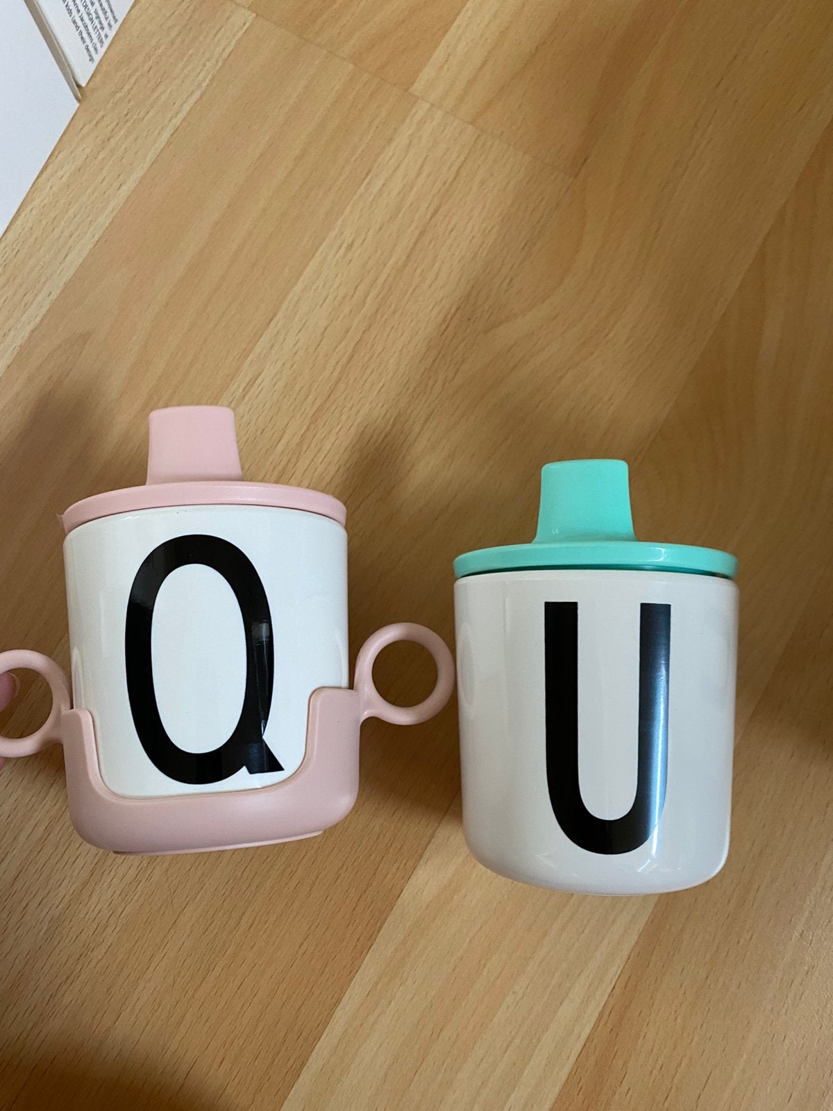 Nieuw Design Letters mokken bekers tuit beker tuitbeker, Nieuw, Ophalen of Verzenden, Overige stijlen, Kop(pen) en/of Schotel(s)